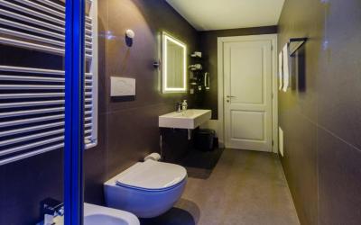 Superior King Suite 4