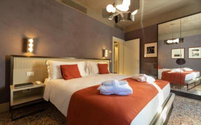 Double Room with Canal View 1