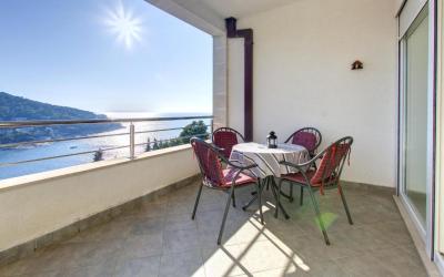 Supreme Apartment with Balcony and Sea View 7