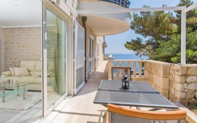 One Bedroom Apartment with Terrace and Side Sea View 4