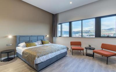 Deluxe Double Room with City View 2 Deluxe Double Room with City View 2