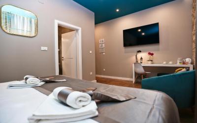 Premium Double or Twin Room with Side City View 4