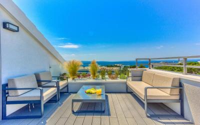 Deluxe Suite with Terrace and Hot Tub 3 Deluxe Suite with Terrace and Hot Tub 3