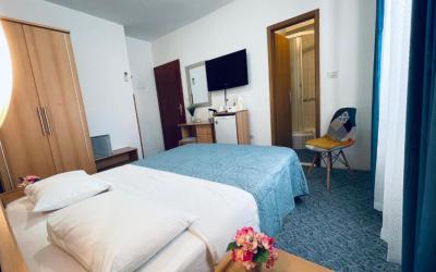 Deluxe Double Room with Shower 2 Deluxe Double Room with Shower 2