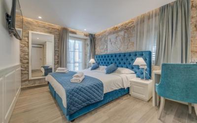 Deluxe Double Room with Balcony 3