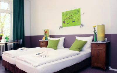 Twin Room with Private Bathroom 1