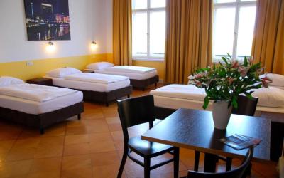 Bed in 5-Bed Mixed Dormitory Room with Shared Bathroom 5