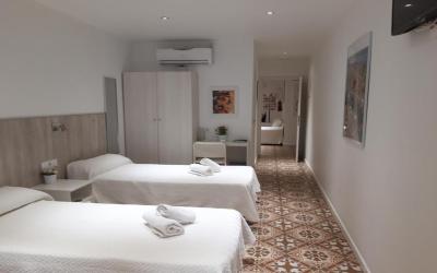 Triple Room with Private Bathroom 1 Triple Room with Private Bathroom 1