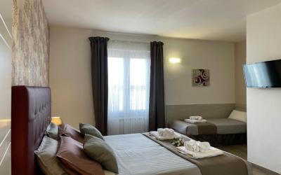 Deluxe Triple Room 5