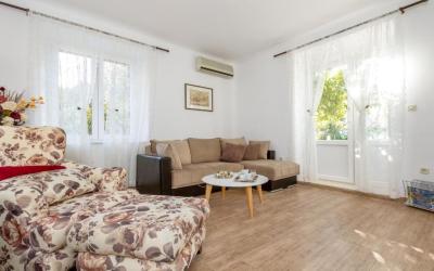 For All Seasons Apartment 7