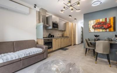 Nocturnal Elegance Apartment by Solea 5