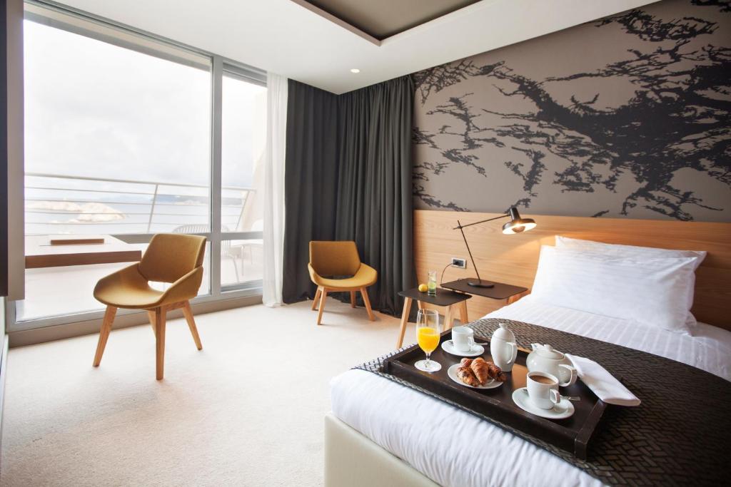 Junior Suite with Sea View and Balcony 3 Junior Suite with Sea View and Balcony 3