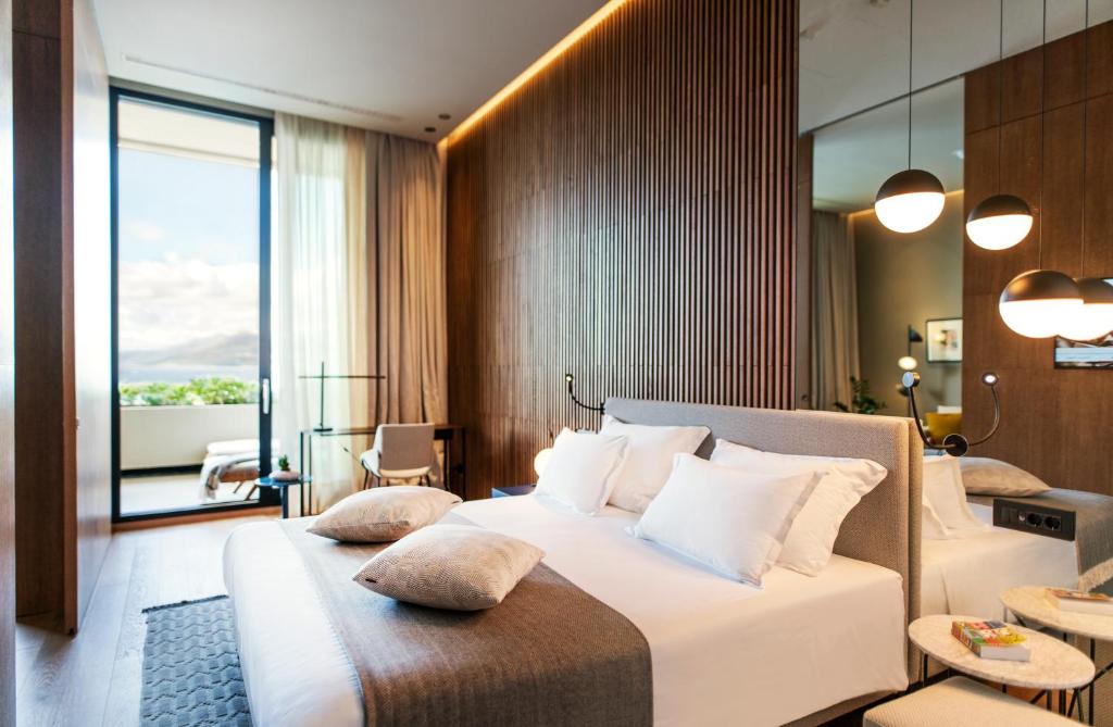 Ambassador Suite with Sea View and Balcony 8 Ambassador Suite with Sea View and Balcony 8