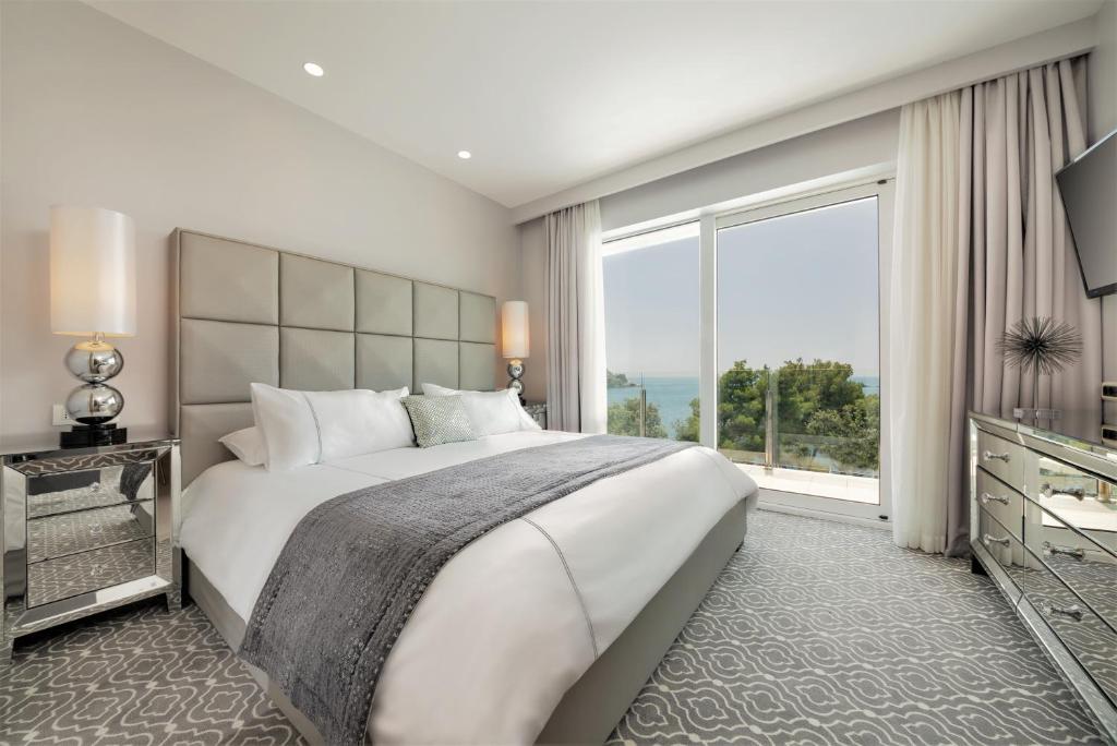 Easter Escape: Luxury Double Room with Balcony and Sea View 11 Easter Escape: Luxury Double Room with Balcony and Sea View 11