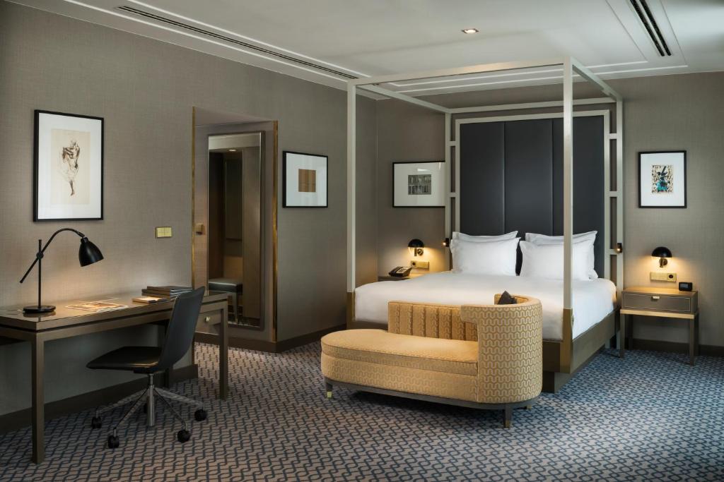 King Penthouse Junior Suite 9 King Penthouse Junior Suite 9