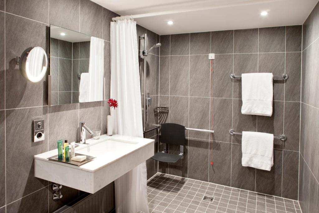 Twin Room - Mobility Accessible 18 Twin Room - Mobility Accessible 18