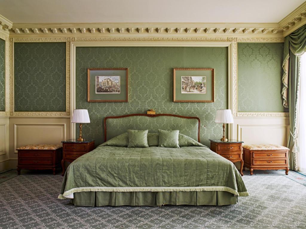 Grande Chambre Lit King-Size - Vue sur Boulevard Le Ring 6 Grande Chambre Lit King-Size - Vue sur Boulevard Le Ring 6