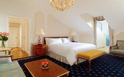 Deluxe King Room 2 Deluxe King Room 2