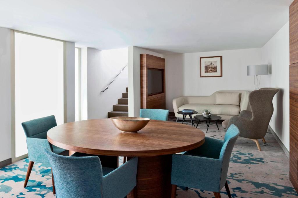 Duplex Suite, M Club lounge access, 1 Bedroom Bi-level Loft 11 Duplex Suite, M Club lounge access, 1 Bedroom Bi-level Loft 11