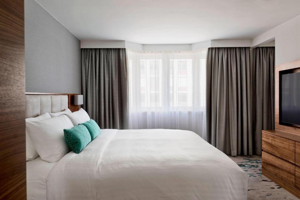 Presidential Suite, M Club lounge access, 2 Bedroom Suite 12 Presidential Suite, M Club lounge access, 2 Bedroom Suite 12