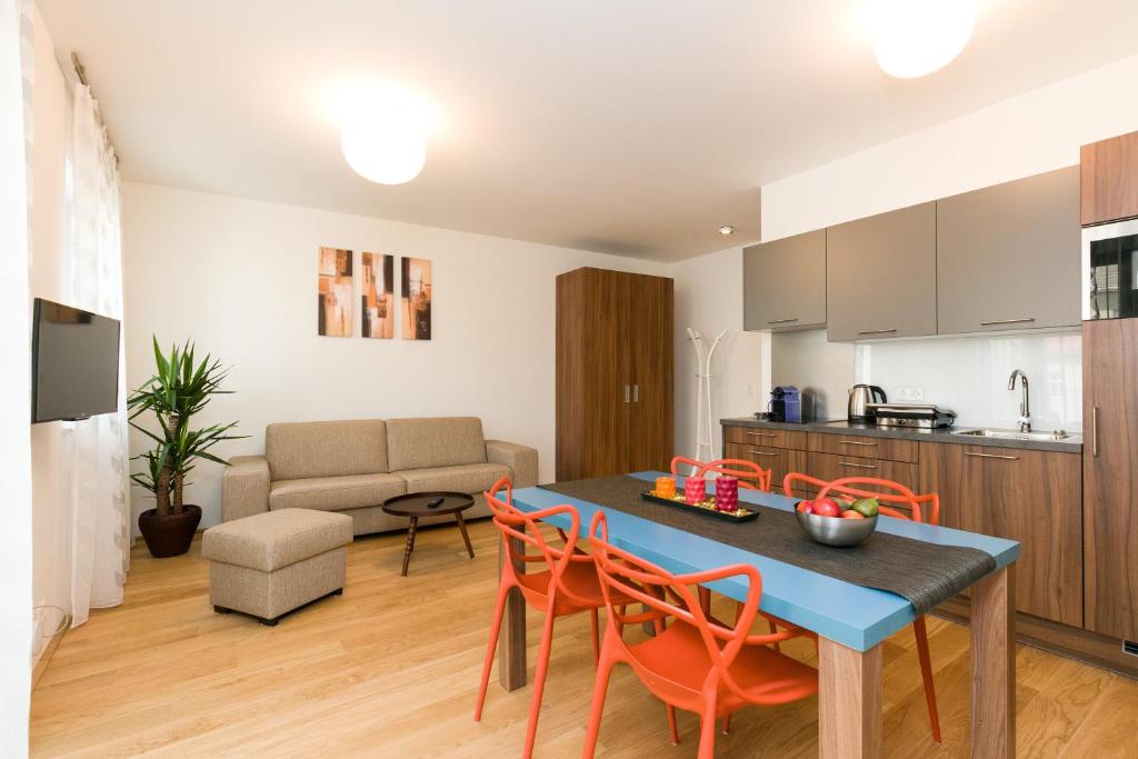 One-Bedroom Apartment with Balcony (Top 14) 8 One-Bedroom Apartment with Balcony (Top 14) 8
