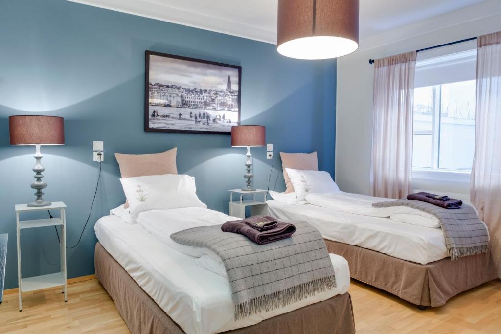 Deluxe Double or Twin Room with Shared Bathroom 1