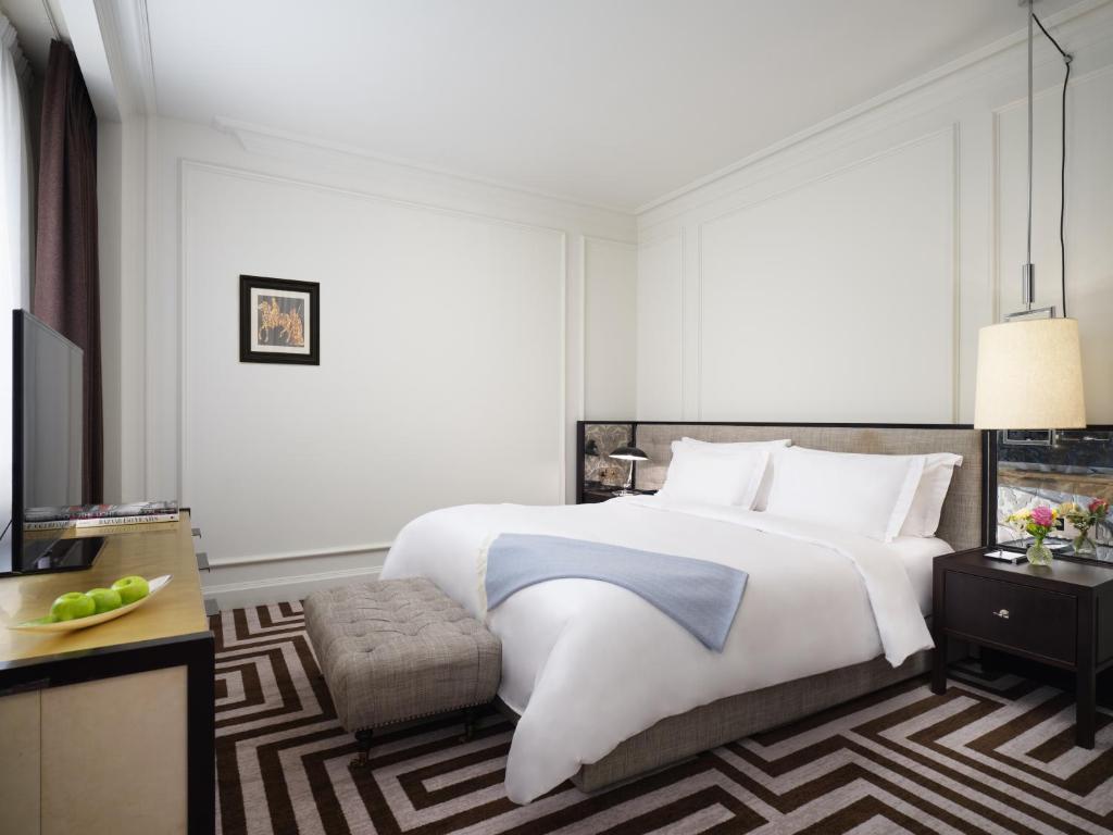 Deluxe King Room 18 Deluxe King Room 18