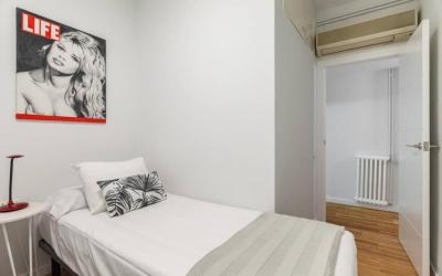 Art House Renoir Plaza Universitat Sant Antoni 2 Art House Renoir Plaza Universitat Sant Antoni 2