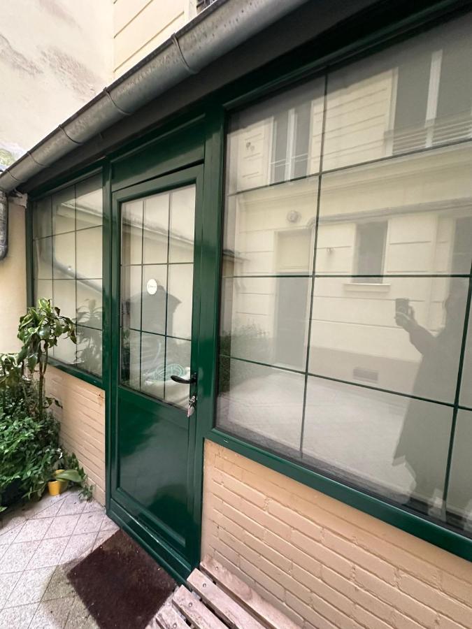 Charmant Studio 2 Charmant Studio 2