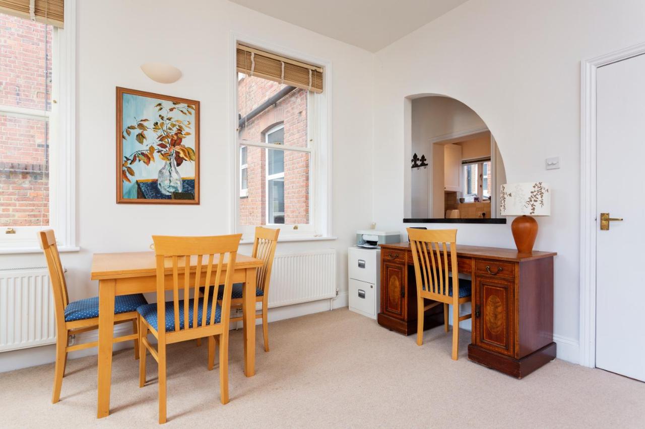 Veeve - Charming Hampstead Apartment 5 Veeve - Charming Hampstead Apartment 5