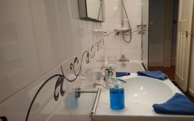 Luxury Holland Park, sleeps 2, Free S'fast WiFi 3 Luxury Holland Park, sleeps 2, Free S'fast WiFi 3