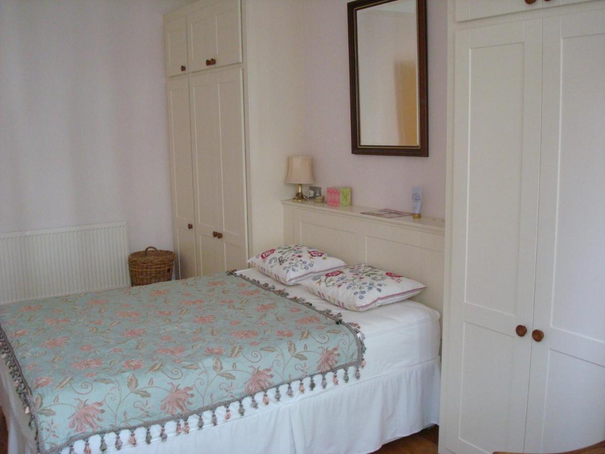 Luxury Holland Park, sleeps 2, Free S'fast WiFi 6 Luxury Holland Park, sleeps 2, Free S'fast WiFi 6