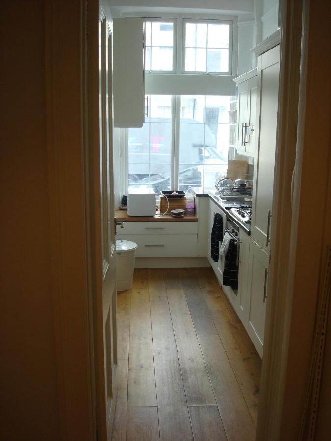Luxury Holland Park, sleeps 2, Free S'fast WiFi 8 Luxury Holland Park, sleeps 2, Free S'fast WiFi 8