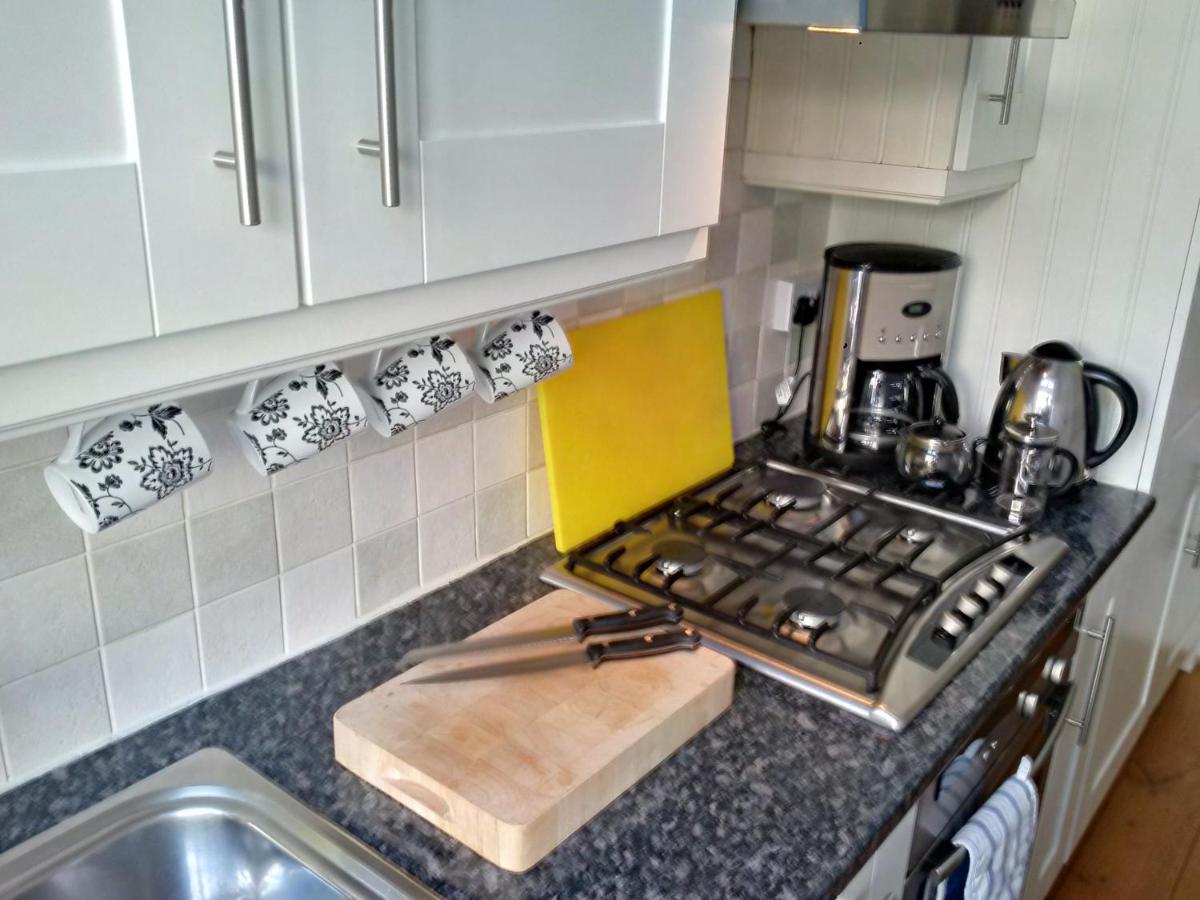 Luxury Holland Park, sleeps 2, Free S'fast WiFi 7 Luxury Holland Park, sleeps 2, Free S'fast WiFi 7
