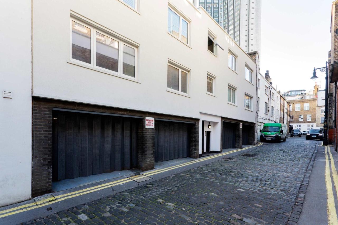 Veeve - Mews and Majesty in Mayfair 7 Veeve - Mews and Majesty in Mayfair 7