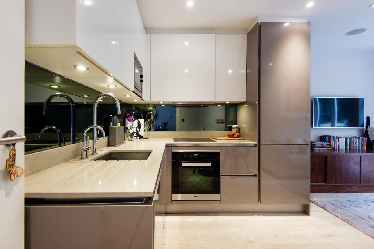 Sleek Arty Apartment 10 Sleek Arty Apartment 10