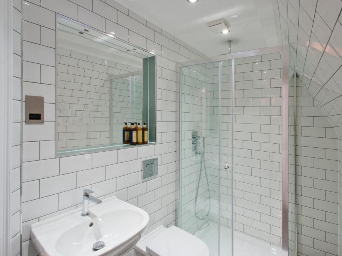 W12 Rooms 8 W12 Rooms 8