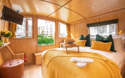 The Four Sisters Boatel - Houseboat 9 The Four Sisters Boatel - Houseboat 9