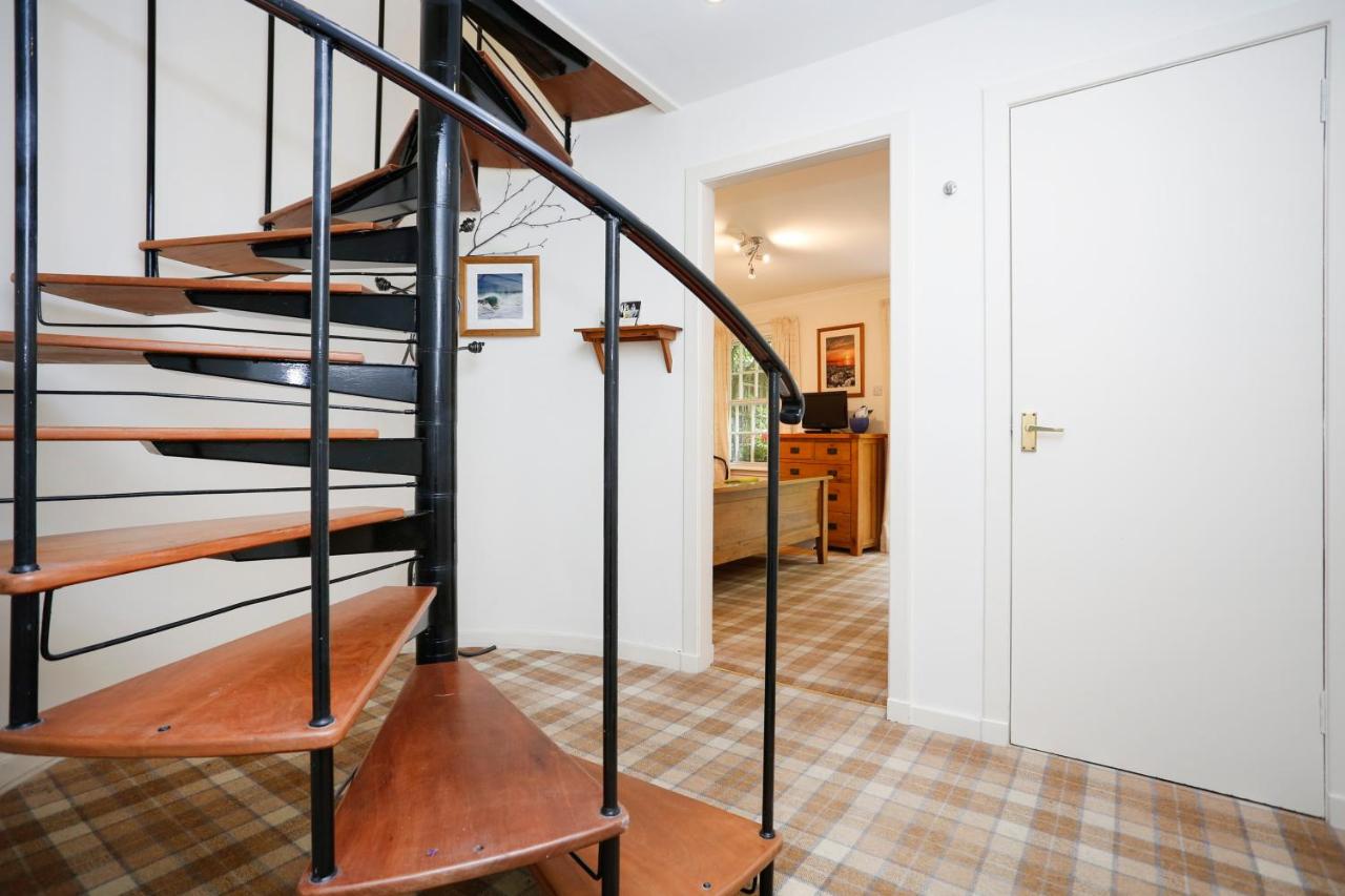 Edinburgh Mews Apartment 6 Edinburgh Mews Apartment 6