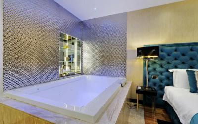 Trevi Diamond Luxury Suites & Jacuzzi 9 Trevi Diamond Luxury Suites & Jacuzzi 9