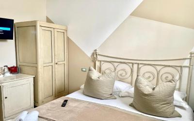 Soggiorno Pezzati 8 Soggiorno Pezzati 8