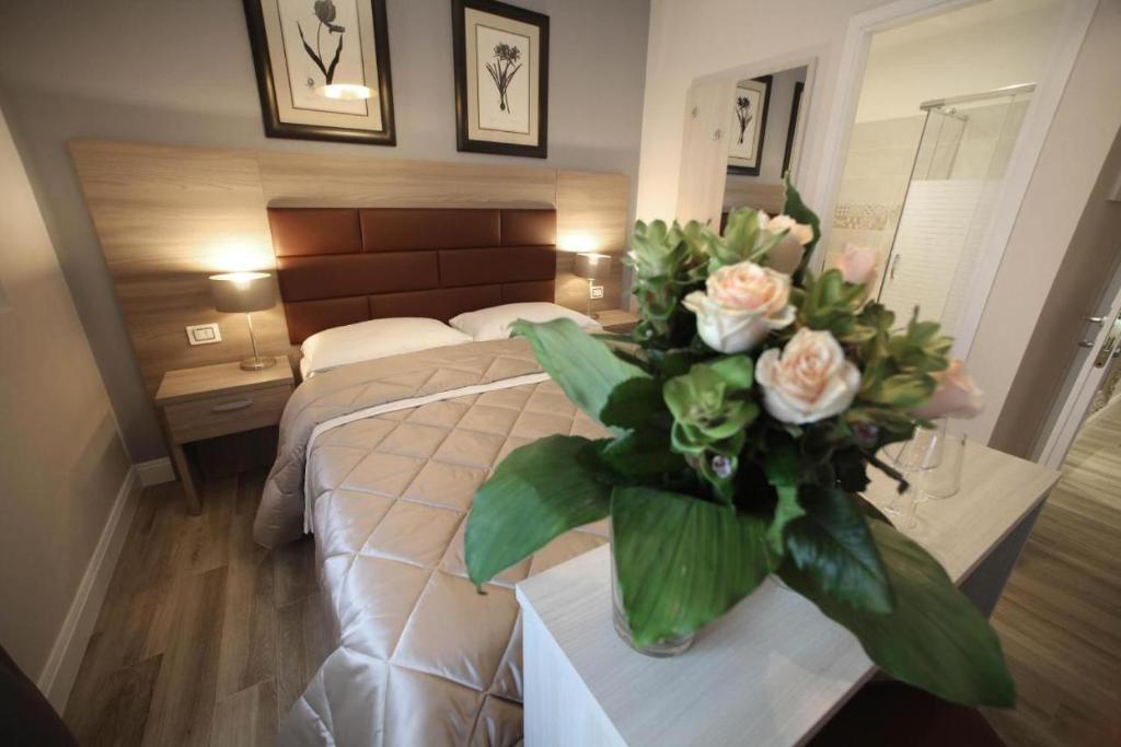 FLORENCE ROOMS67 8 FLORENCE ROOMS67 8
