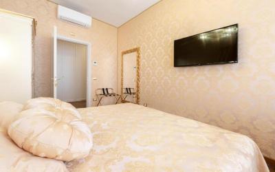 Canal View San Marco Luxury Rooms 10 Canal View San Marco Luxury Rooms 10