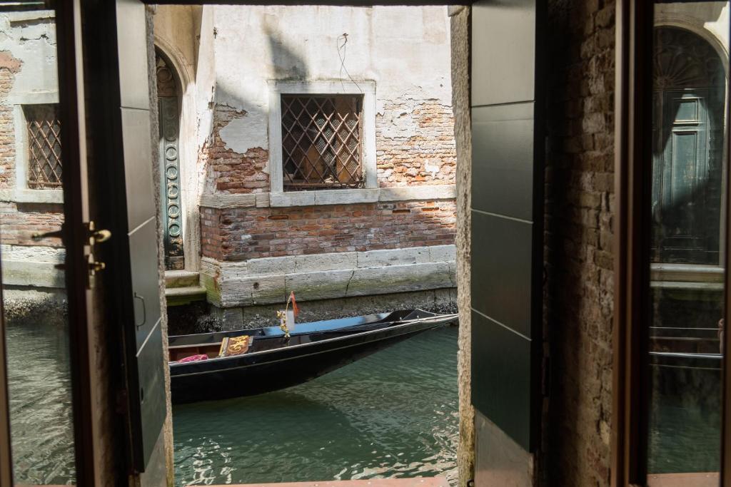 Locanda Leon Bianco on the Grand Canal 6 Locanda Leon Bianco on the Grand Canal 6