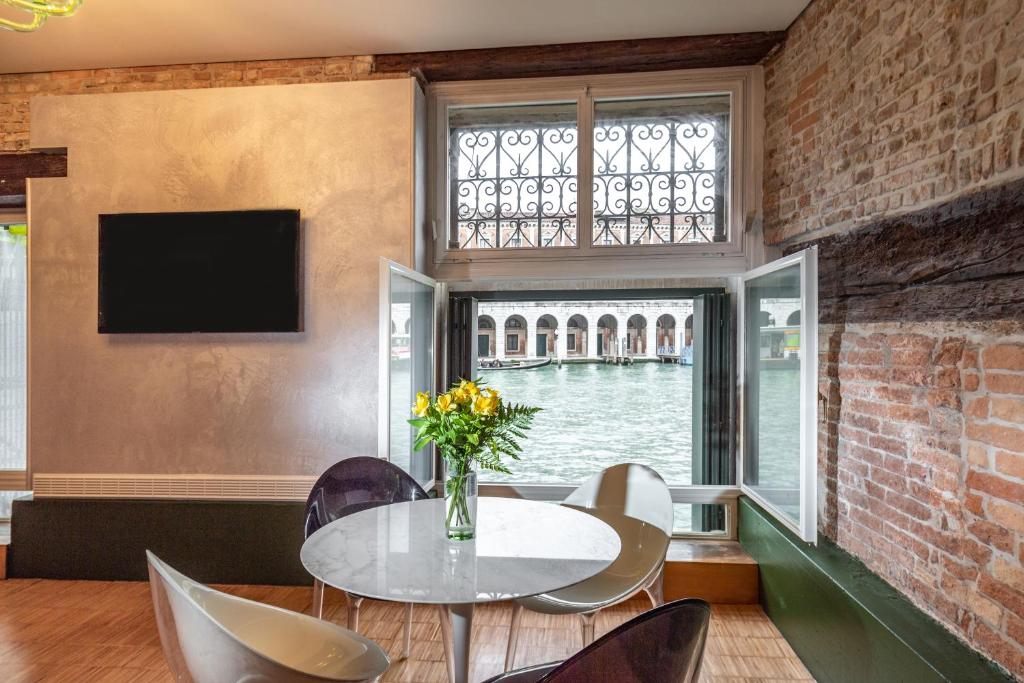 Locanda Leon Bianco on the Grand Canal 3 Locanda Leon Bianco on the Grand Canal 3