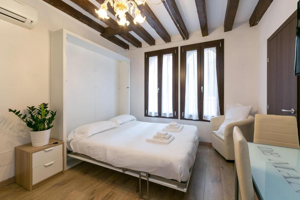 Rialto Suite 707 9 Rialto Suite 707 9