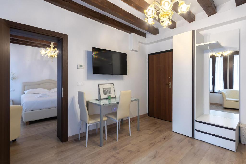Rialto Suite 707 4 Rialto Suite 707 4