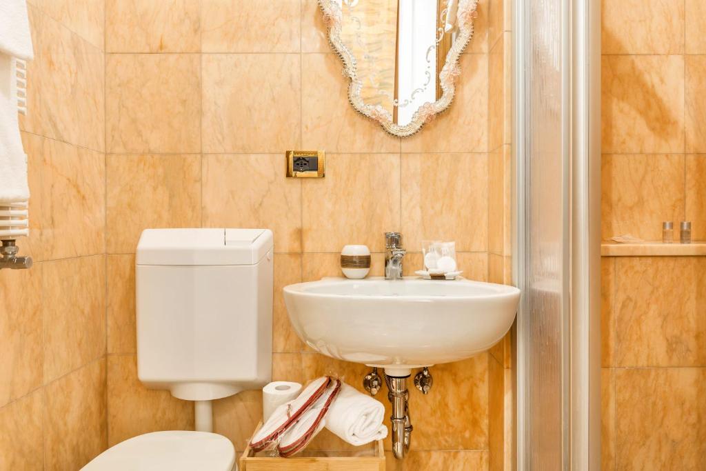 Luxury Venetian Rooms 6 Luxury Venetian Rooms 6