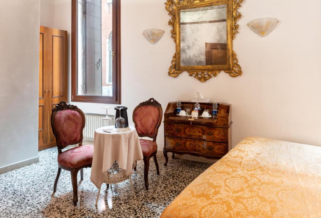 Luxury Venetian Rooms 5 Luxury Venetian Rooms 5