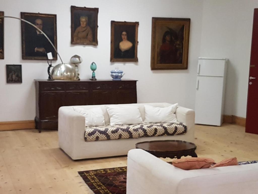 Sarlette Cozy Room 9 Sarlette Cozy Room 9